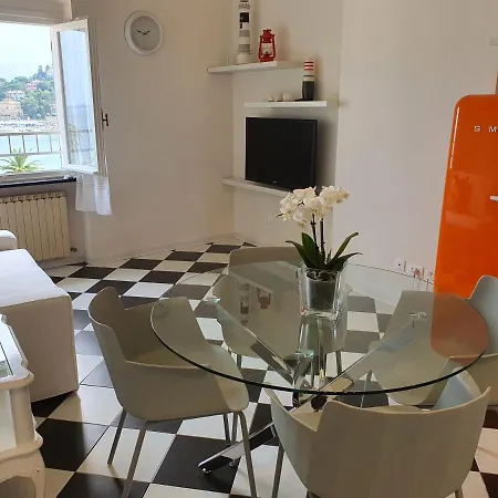 Mazzini Chiosco Vicino A Portofino